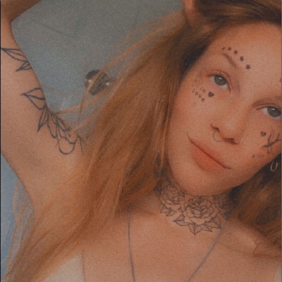 Meet your Posher, Kaitlin - Picture 1 of 1